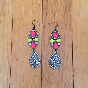 Statement earrings 💕🖤💛